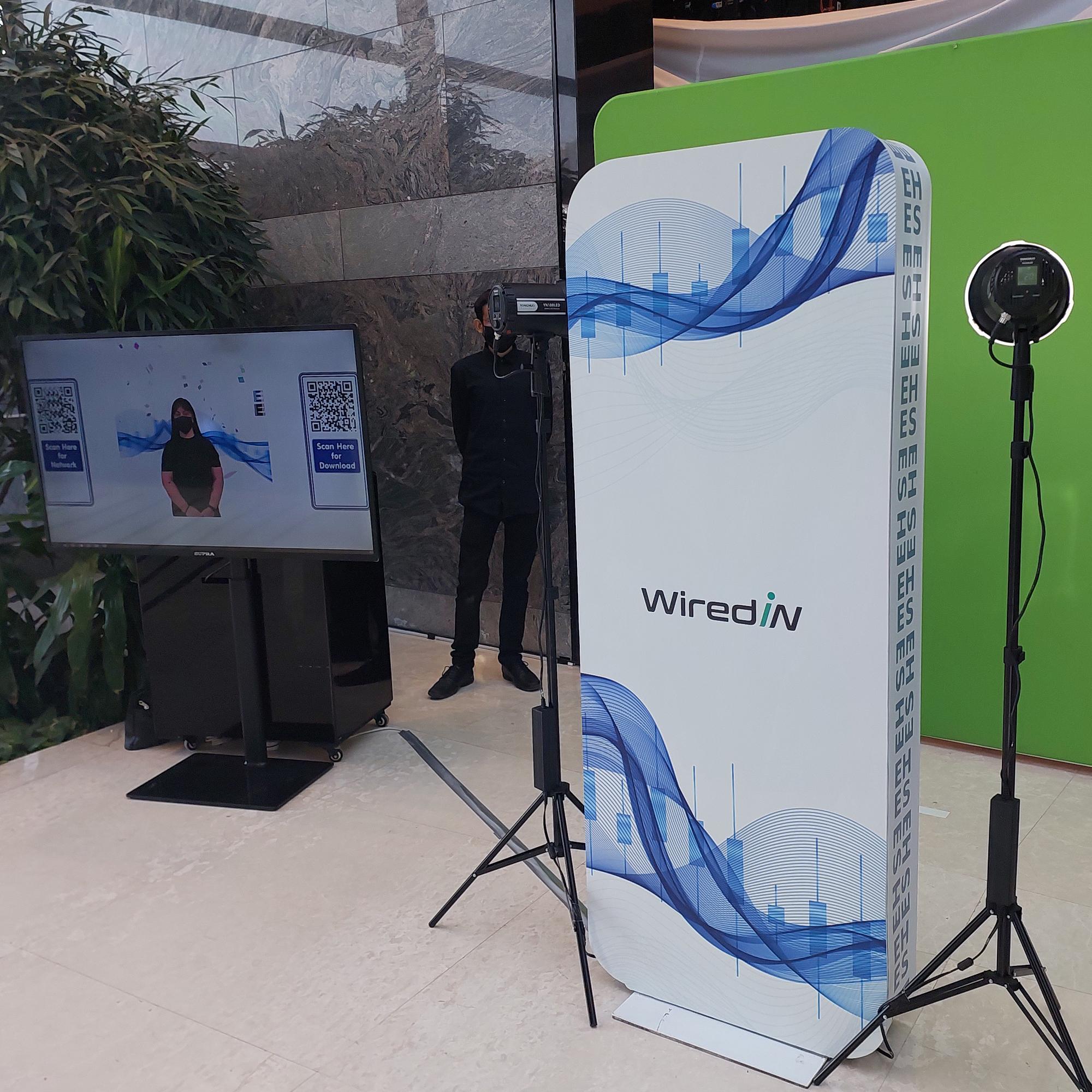 360 LOOP VIDEO BOOTH: CREATE IMMERSIVE, SHAREABLE CONTENT! VIRTUAL BACKGROUNDS + INSTANT SOCIAL UPLOADS. PERFECT FOR DUBAI BRAND ACTIVATIONS. BOOK NOW!