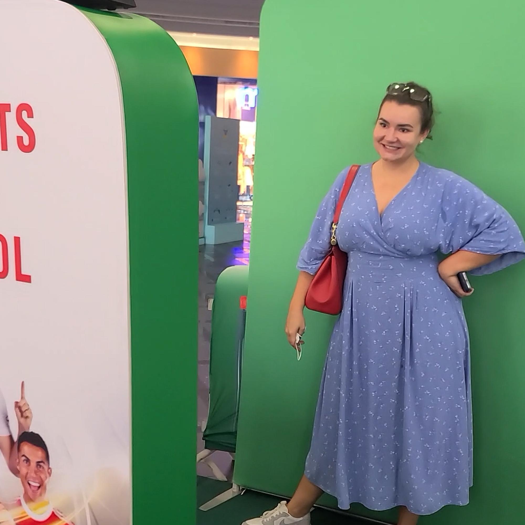 TRANSPORT GUESTS ANYWHERE! CUSTOM BACKDROPS & INSTANT PRINTS. PERFECT FOR BRAND EVENTS & WEDDINGS IN DUBAI.