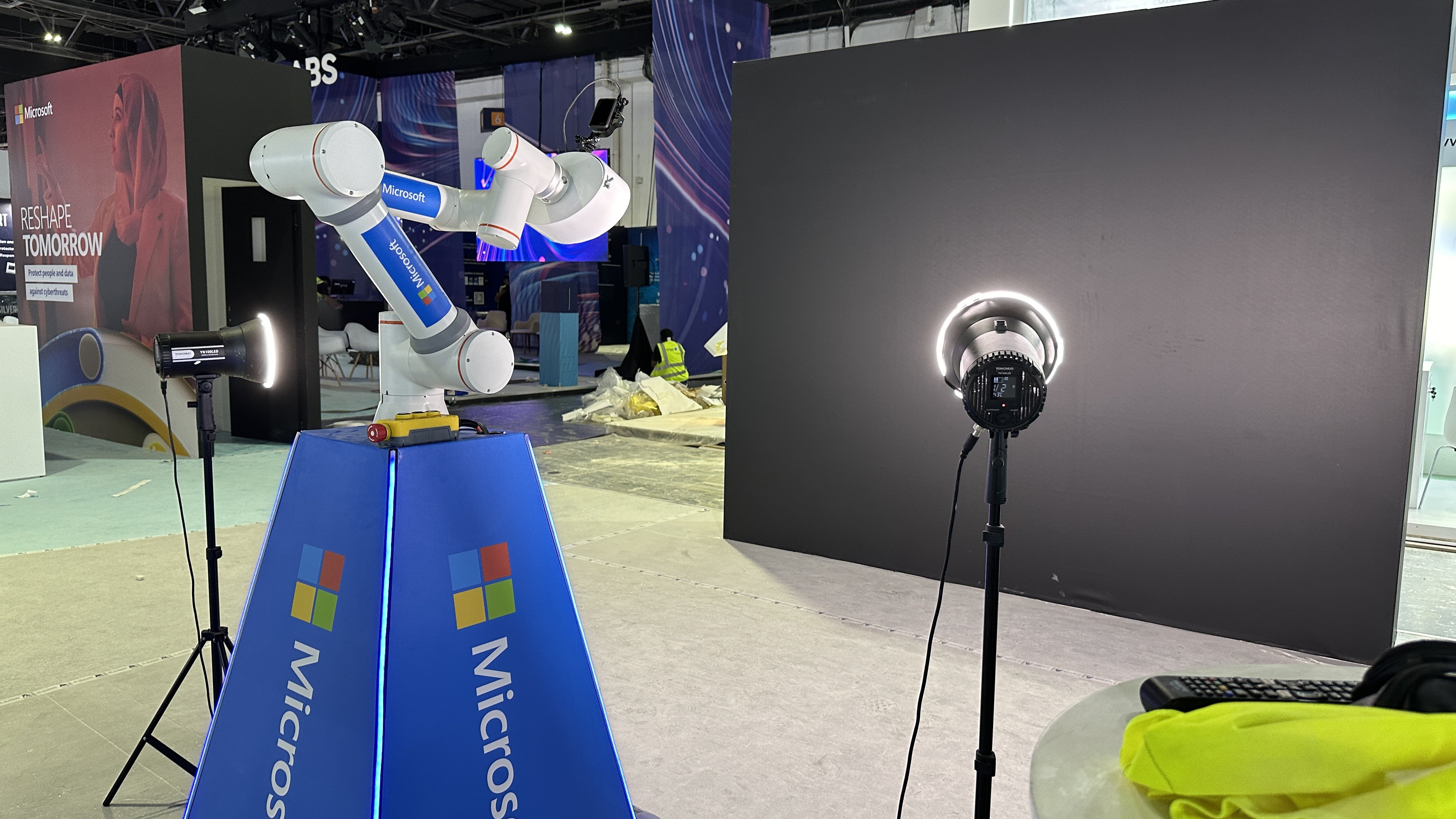 GLAMBOT DUBAI: HOLLYWOOD-STYLE SLOW-MOTION PHOTOBOOTH! PERFECT FOR LUXURY EVENTS & BRAND ACTIVATIONS. CREATE VIRAL, CINEMATIC CONTENT. BOOK NOW FOR UNFORGETTABLE MOMENTS!