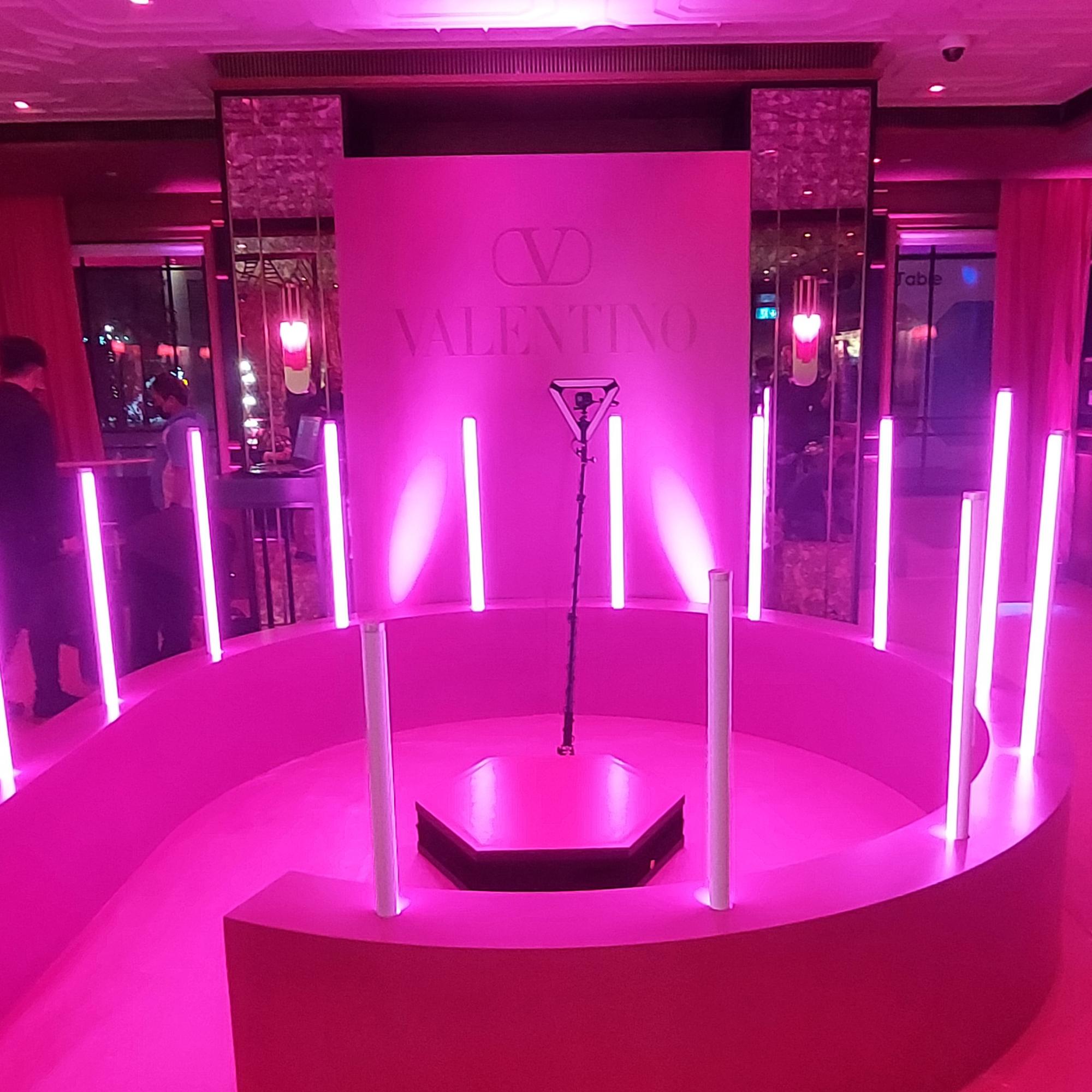 SPIN 360 BOOTH DUBAI: CAPTURE STUNNING 360° SLOW-MO VIDEOS! PERFECT FOR EVENTS & BRAND ACTIVATIONS. CREATE VIRAL, SHAREABLE MOMENTS. BOOK NOW